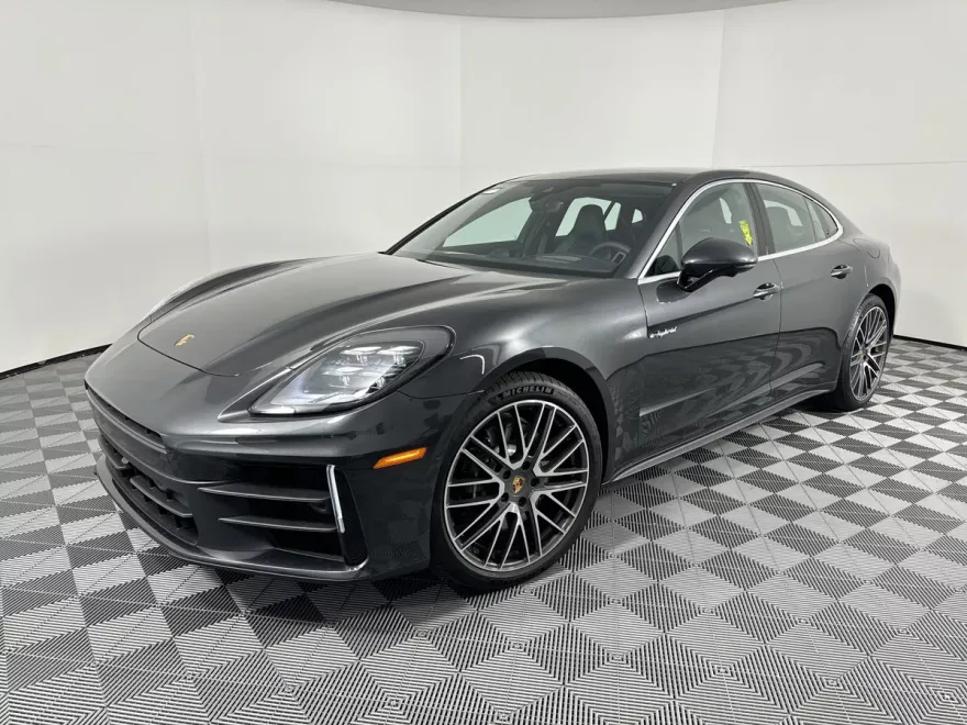 2025 Porsche Panamera E-Hybrid 4 photo 1
