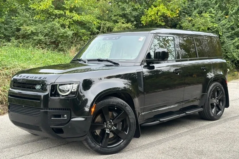 2025 Land Rover Defender 110 X-Dynamic SE photo 1