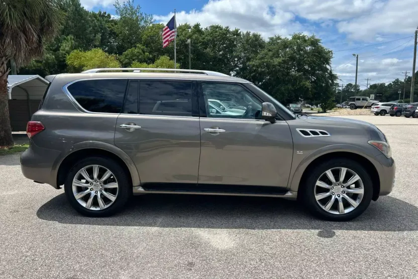 2014 Infiniti QX80 photo 1