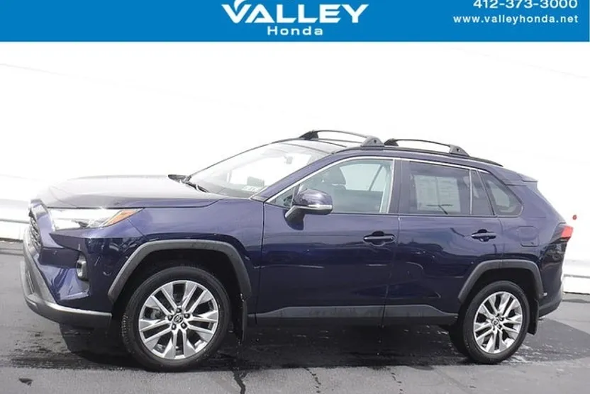 2023 Toyota RAV4 XLE Premium photo 1