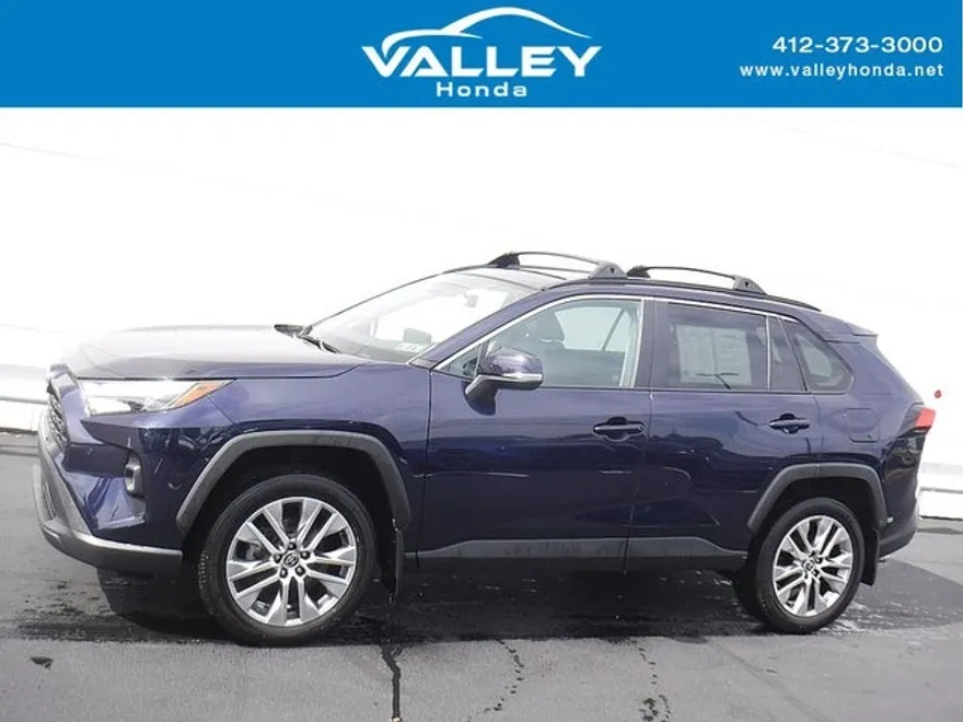 2023 Toyota RAV4 XLE Premium photo 1