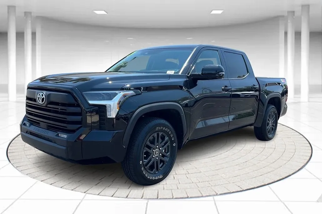2023 Toyota Tundra SR5 photo 1