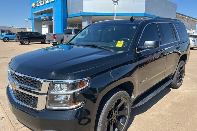 2019 Chevrolet Tahoe LT photo 1