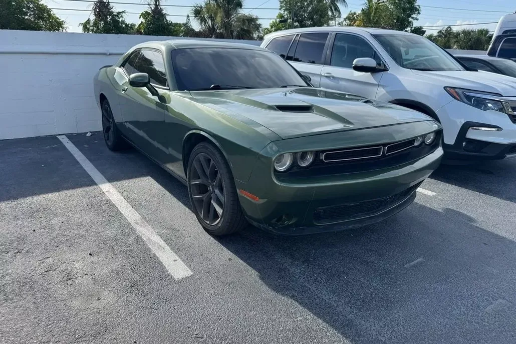 2019 Dodge Challenger SXT photo 1