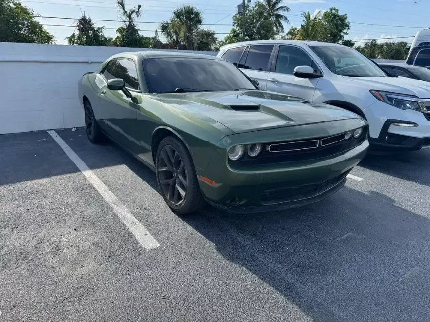 2019 Dodge Challenger SXT photo 1
