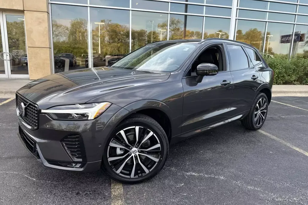 2025 Volvo XC60 B5 Plus photo 1