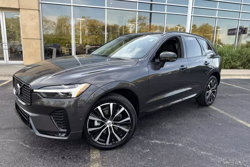 2025 Volvo XC60 B5 Plus photo 1