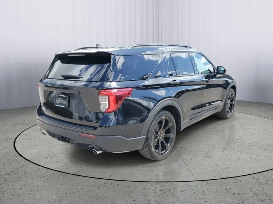 2023 Ford Explorer ST-Line photo 1