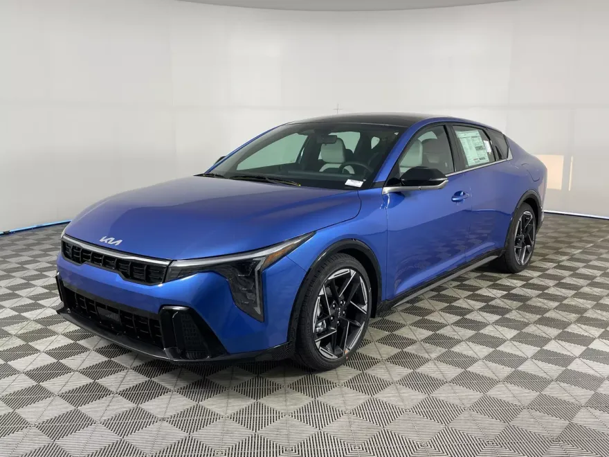 2025 Kia K4 GT-Line photo 1
