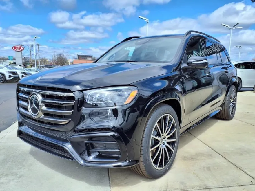 2025 Mercedes Benz GLS 450 4MATIC photo 1