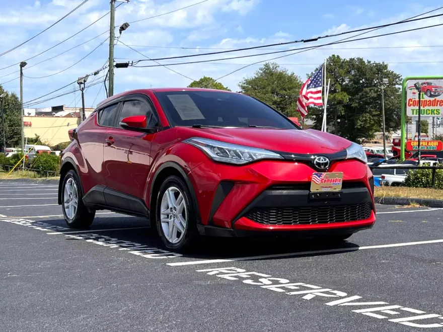 2020 Toyota C-HR XLE photo 1