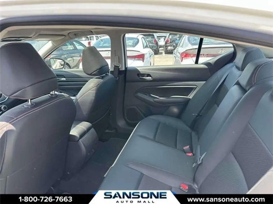 2022 Nissan Altima 2.5 SR photo 9