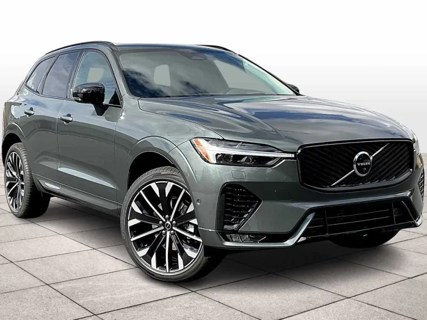 2026 Volvo XC60 B5 photo 1