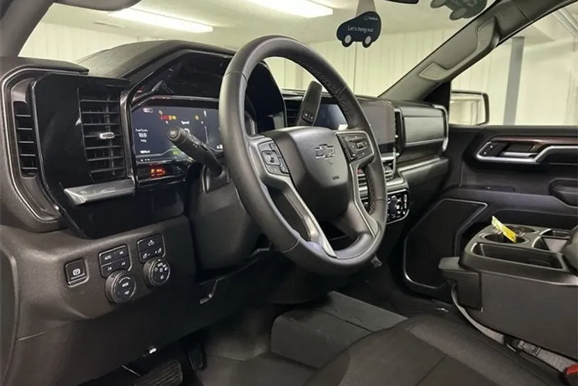 2024 Chevrolet Silverado 1500 RST photo 1