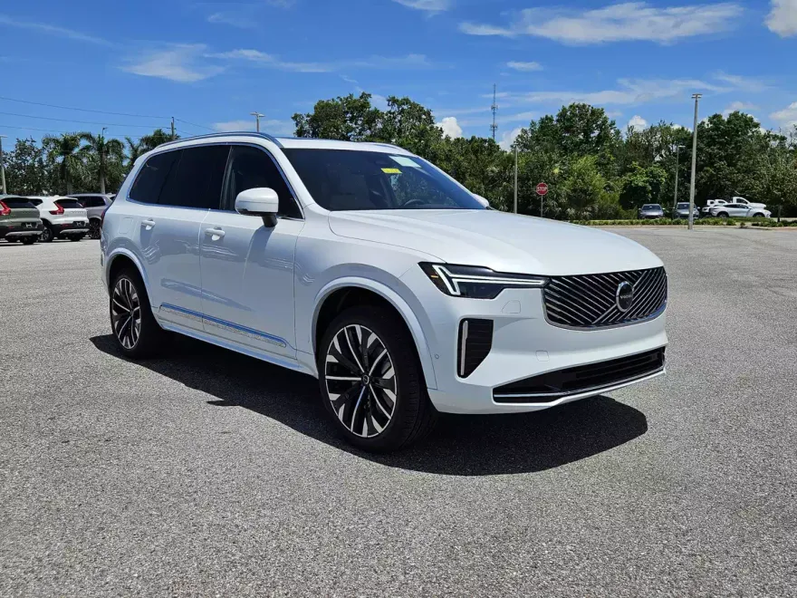 2026 Volvo XC90 Plus photo 1