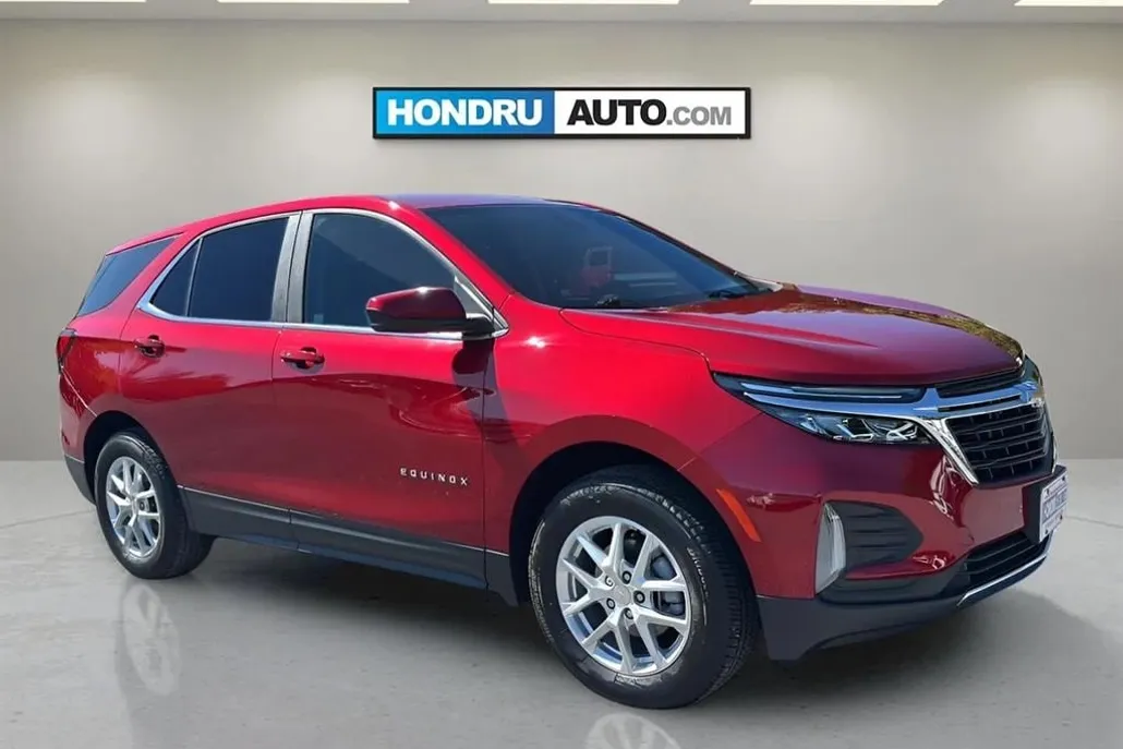 2023 Chevrolet Equinox LT photo 1