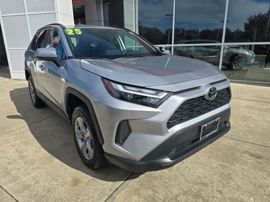 2025 Toyota RAV4 XLE photo 1