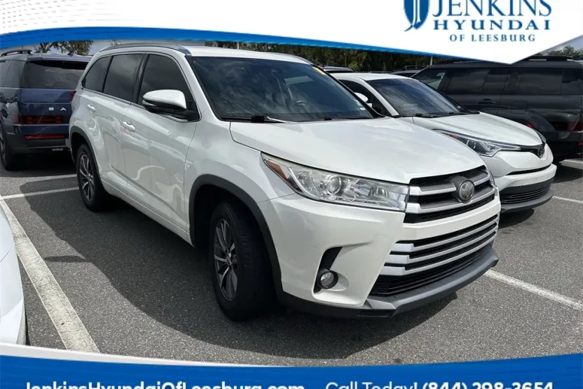 2019 Toyota Highlander XLE photo 1