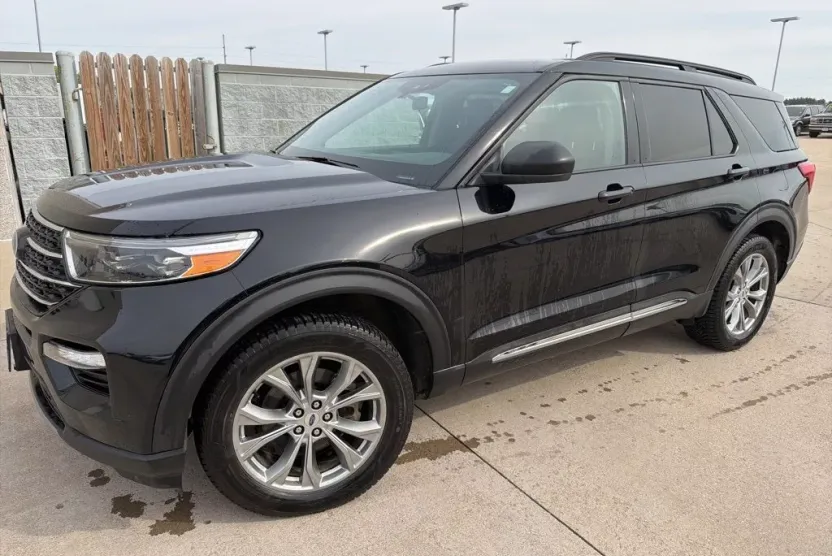 2022 Ford Explorer XLT photo 1