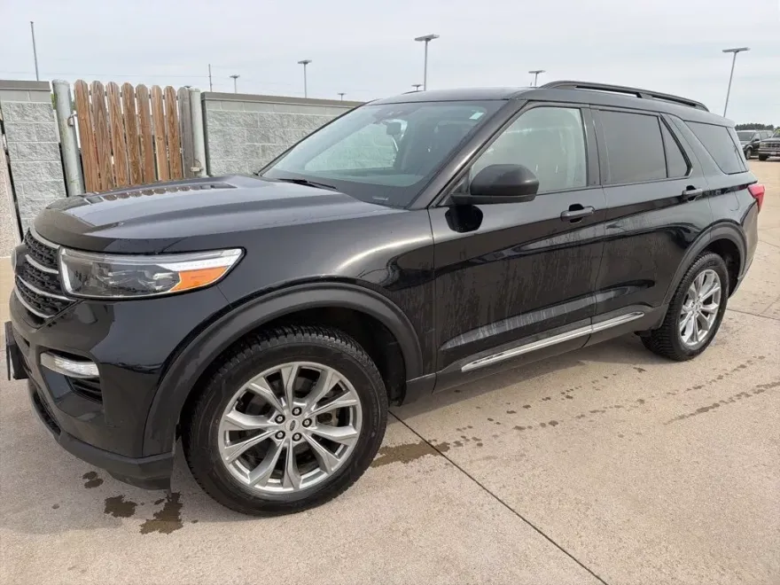 2022 Ford Explorer XLT photo 1