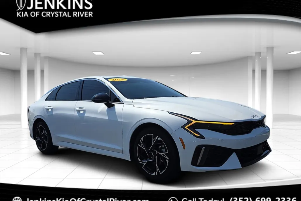 2025 Kia K5 GT-Line photo 1