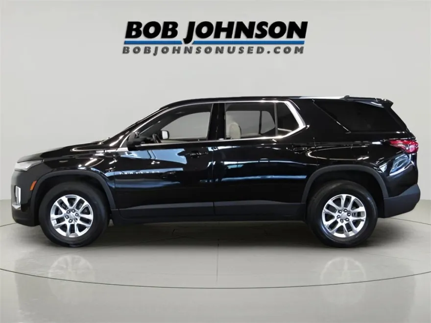 2023 Chevrolet Traverse LS photo 1