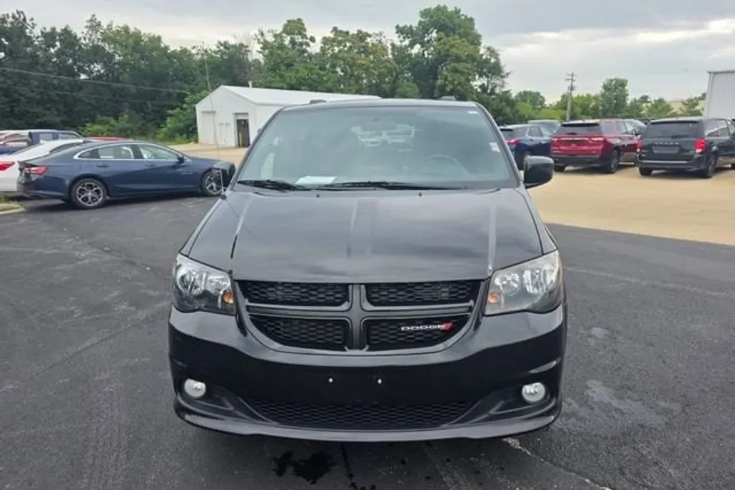 2016 Dodge Grand Caravan R/T photo 1