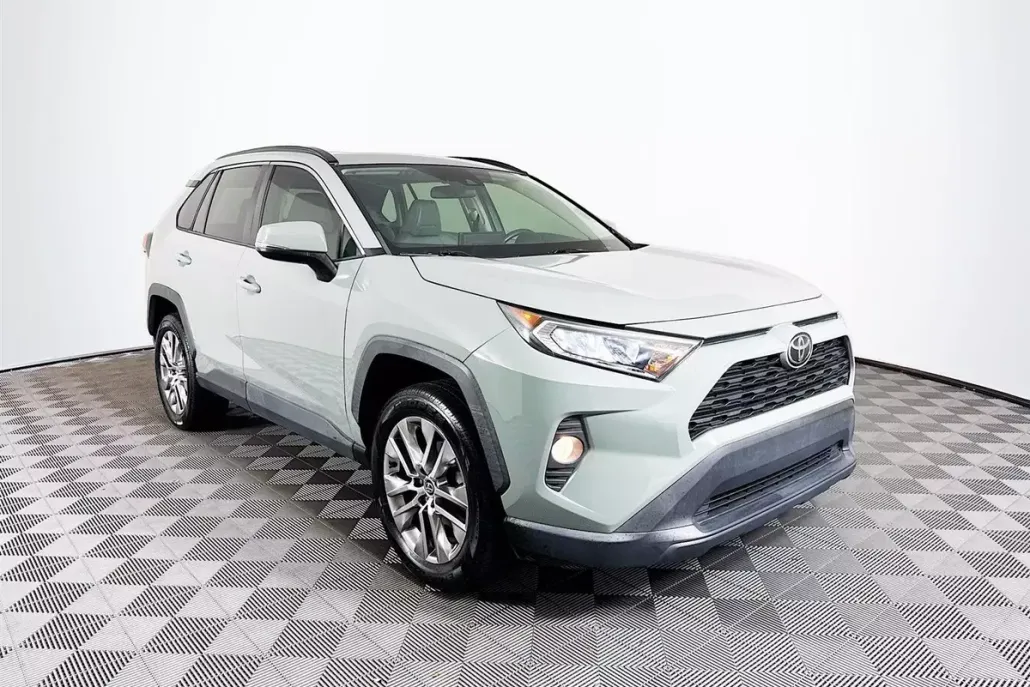 2020 Toyota RAV4 XLE Premium photo 1