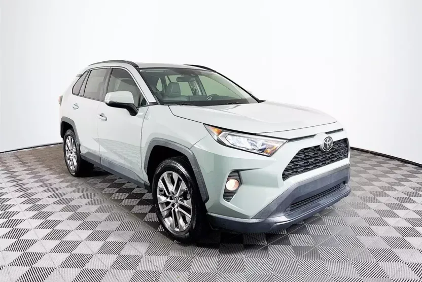 2020 Toyota RAV4 XLE Premium photo 1
