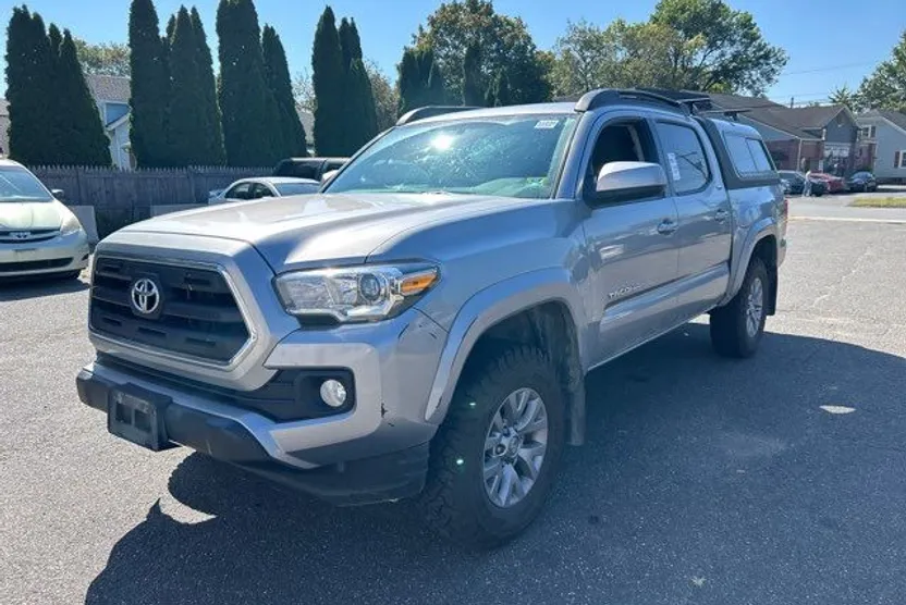 2017 Toyota Tacoma SR5 V6 photo 1