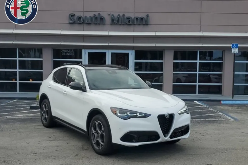 2025 Alfa Romeo Stelvio Sprint photo 1