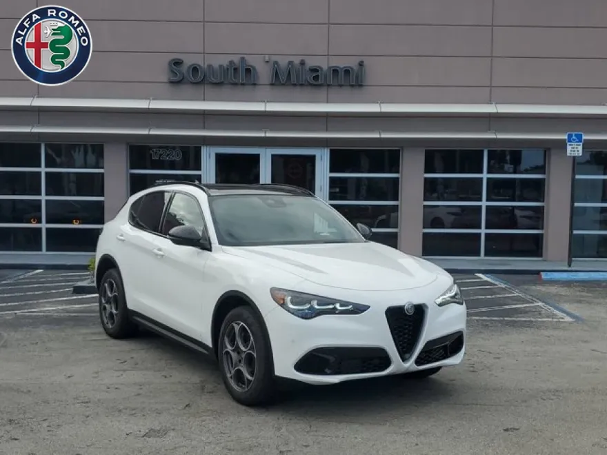 2025 Alfa Romeo Stelvio Sprint photo 1