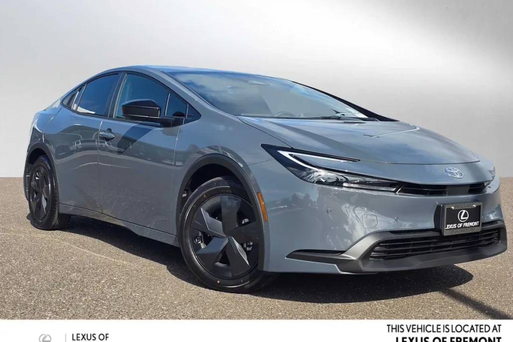 2026 Toyota Prius LE photo 1