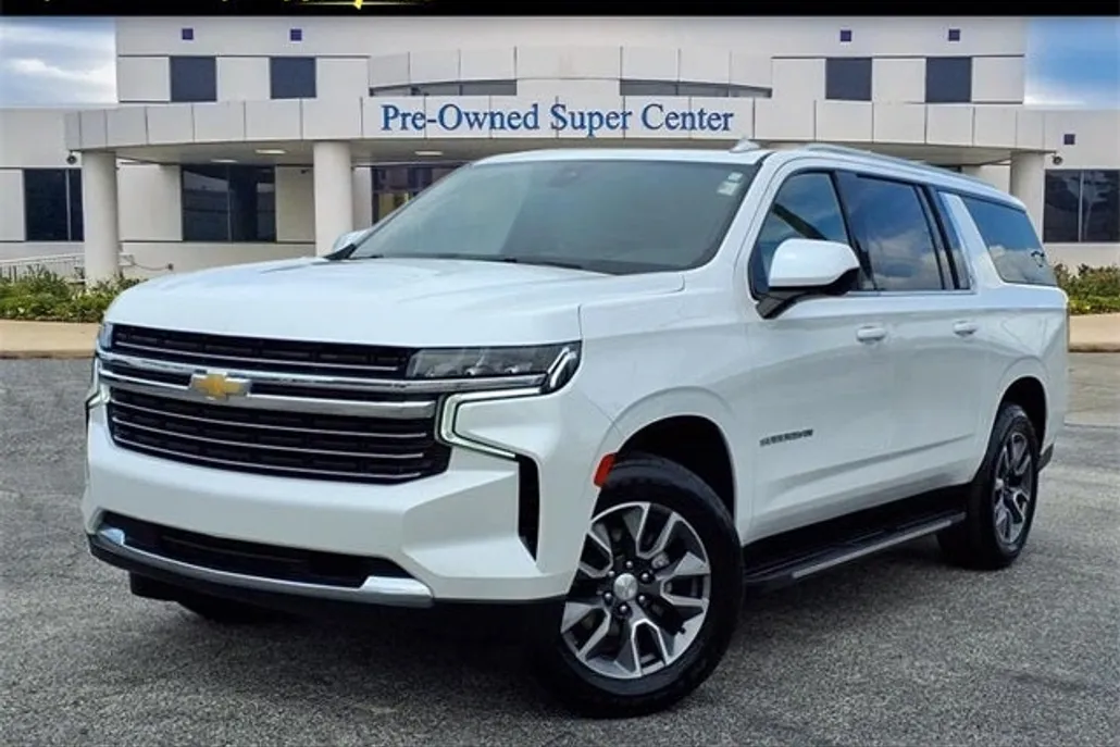 2021 Chevrolet Suburban LT photo 1