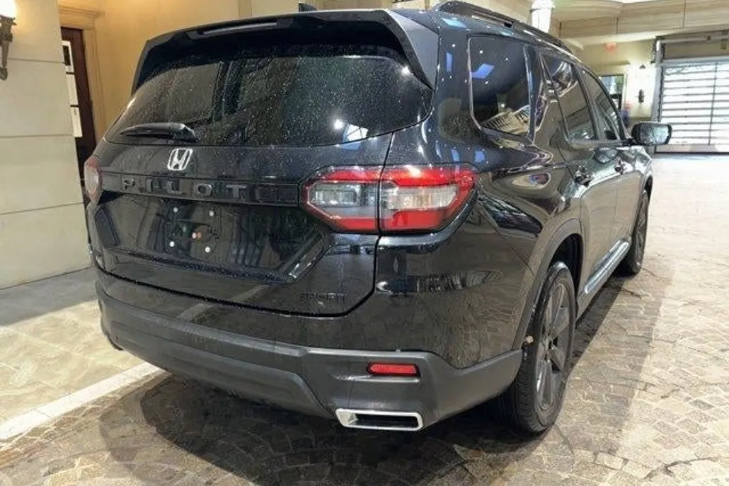 2023 Honda Pilot Sport photo 1