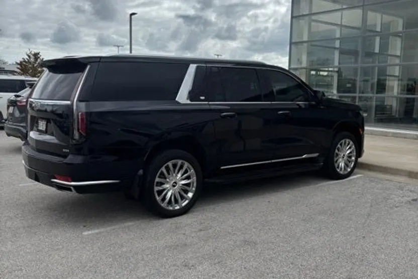 2023 Cadillac Escalade ESV Premium Luxury photo 1