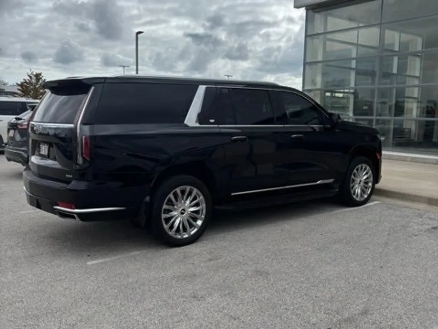 2023 Cadillac Escalade ESV Premium Luxury photo 1