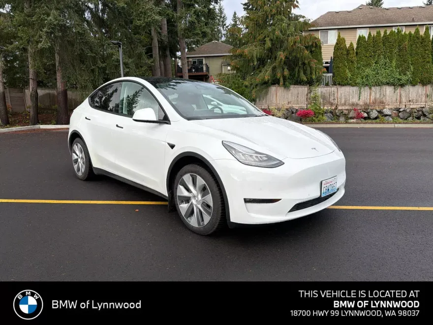 2022 Tesla Model Y Long Range photo 1