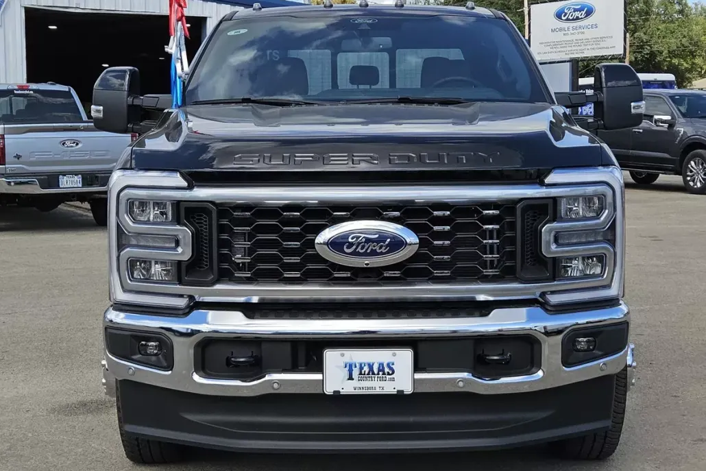 2026 Ford F-350 Lariat photo 1