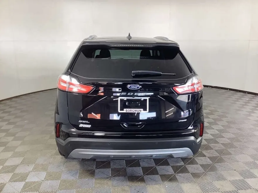 2023 Ford Edge SEL photo 1