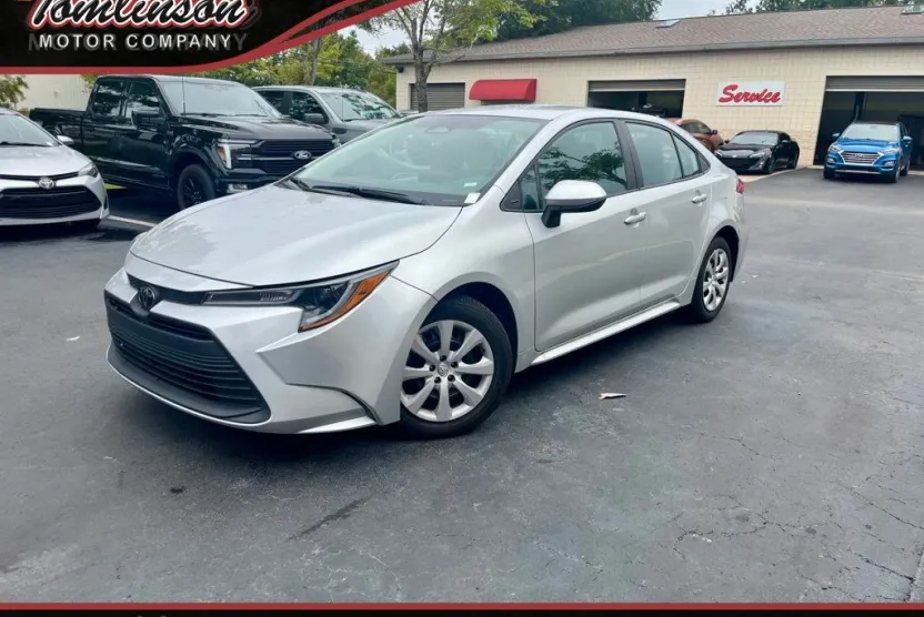 2024 Toyota Corolla LE photo 1