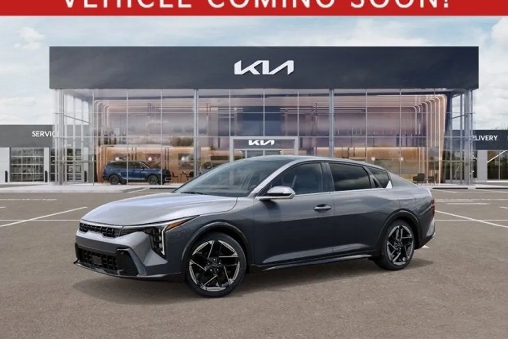 2025 Kia K4 GT-Line photo 1