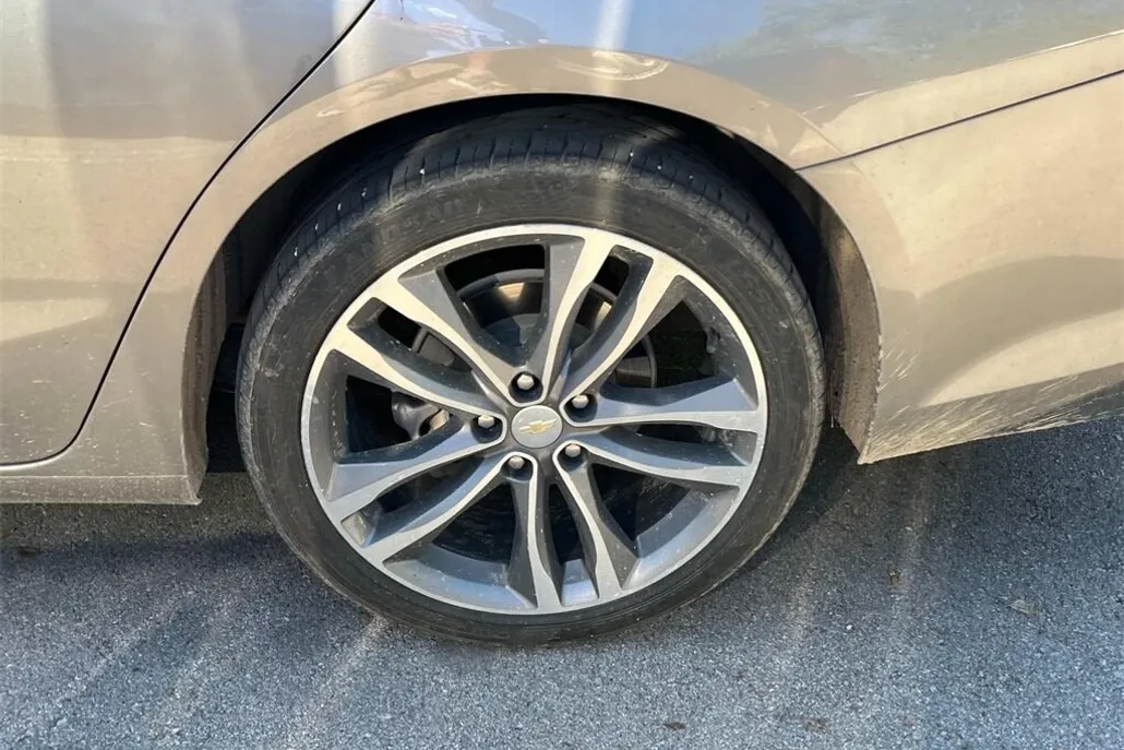 2022 Chevrolet Malibu 1LT photo 1