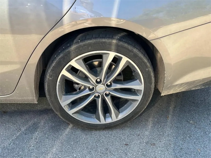2022 Chevrolet Malibu 1LT photo 1