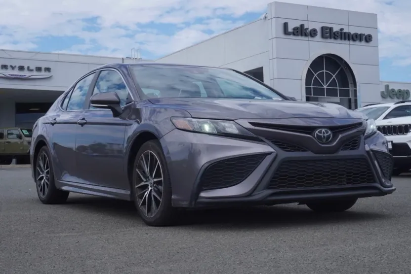 2023 Toyota Camry SE photo 1