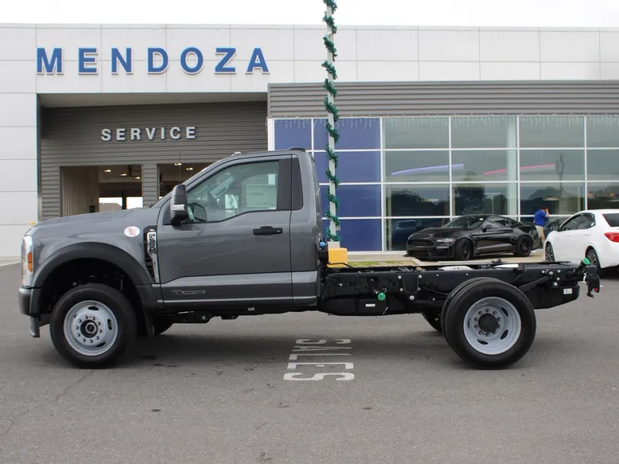 2024 Ford F-550 XL photo 1