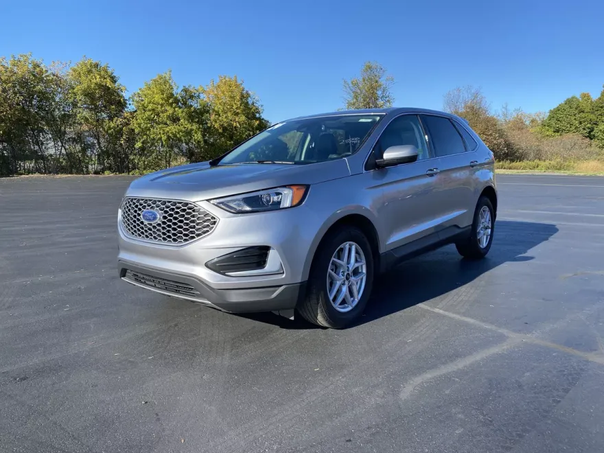 2024 Ford Edge SEL photo 1