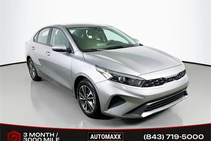 2023 Kia Forte LXS photo 1