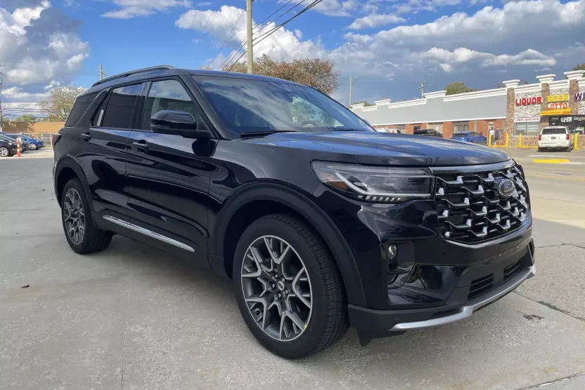2025 Ford Explorer Platinum photo 1