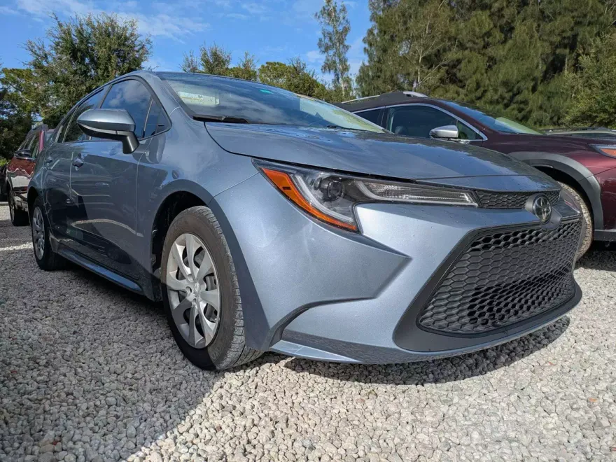2022 Toyota Corolla LE photo 1